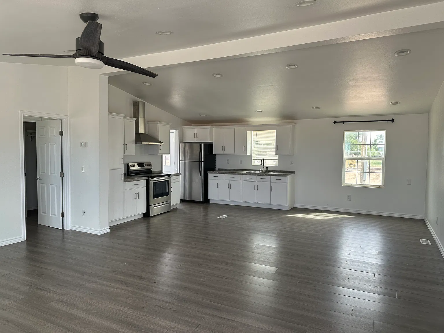 1155 Hidalgo Pl — Photo 2
