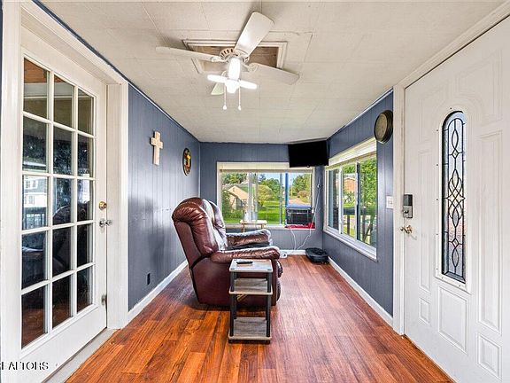 5th image of 1008 W Walden St