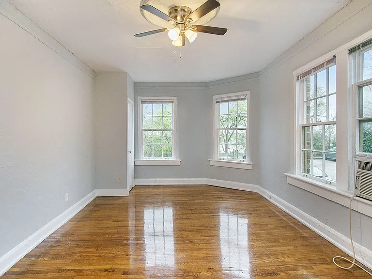 Sycamore Manor Apartments — Photo 12