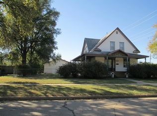 325 SW 4th St, Newton, KS 67114