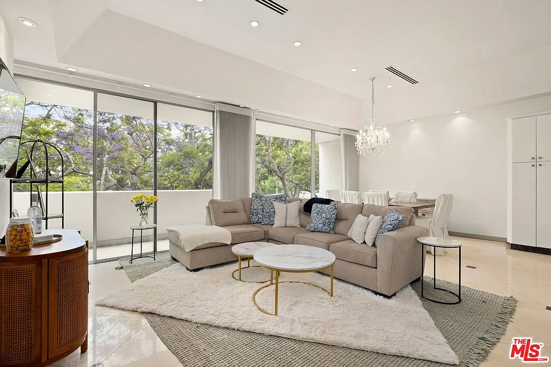 1 bed, 1.0 bath, 827 sqft, $6,200 — Photo 1