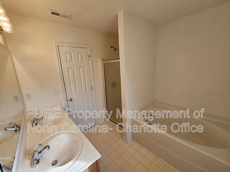 4423 Cades Cove Dr — Photo 21