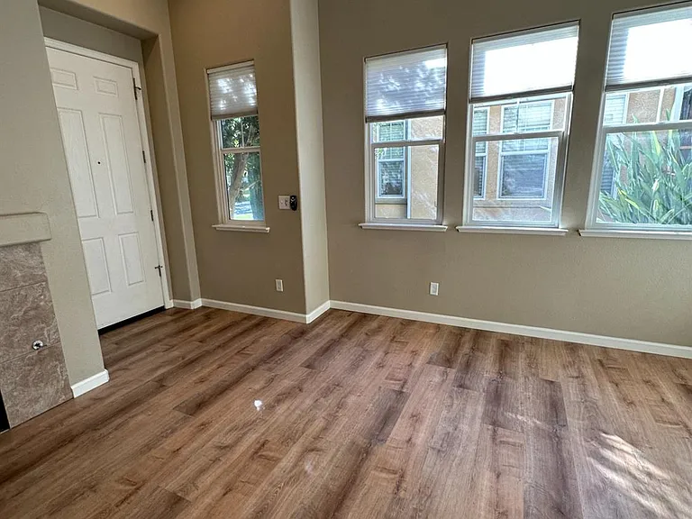 1732 N Dutch Ave — Photo 3