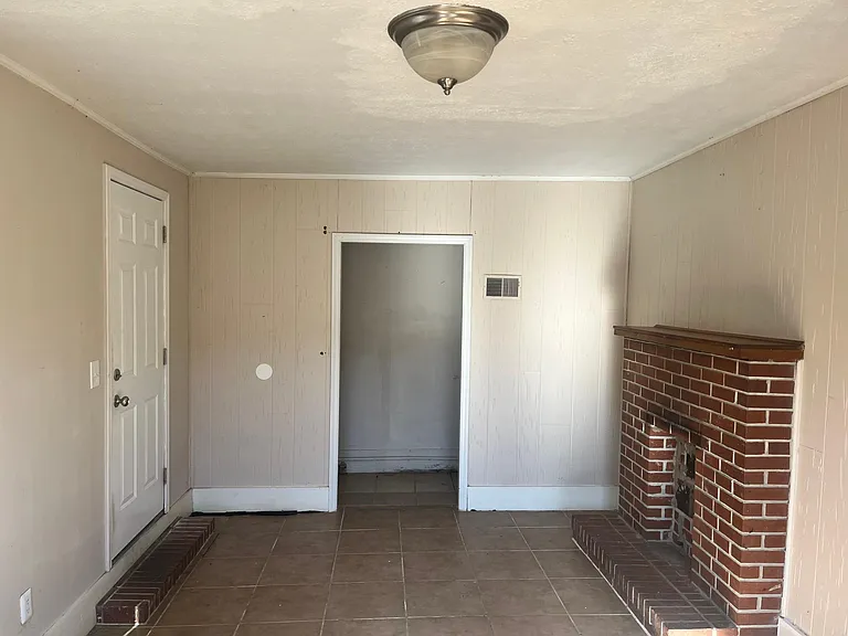 104 Owens Ln — Photo 3