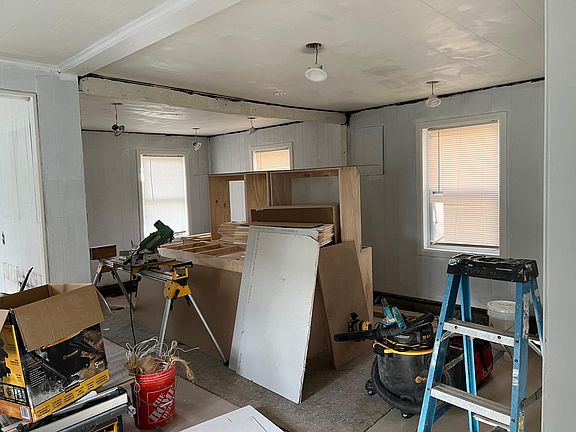 5th image of 102 Wood Road Trl