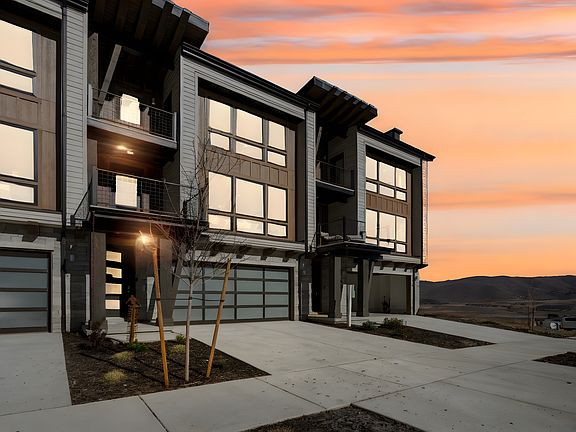 2nd image of 2022 W Pinnacle Ln