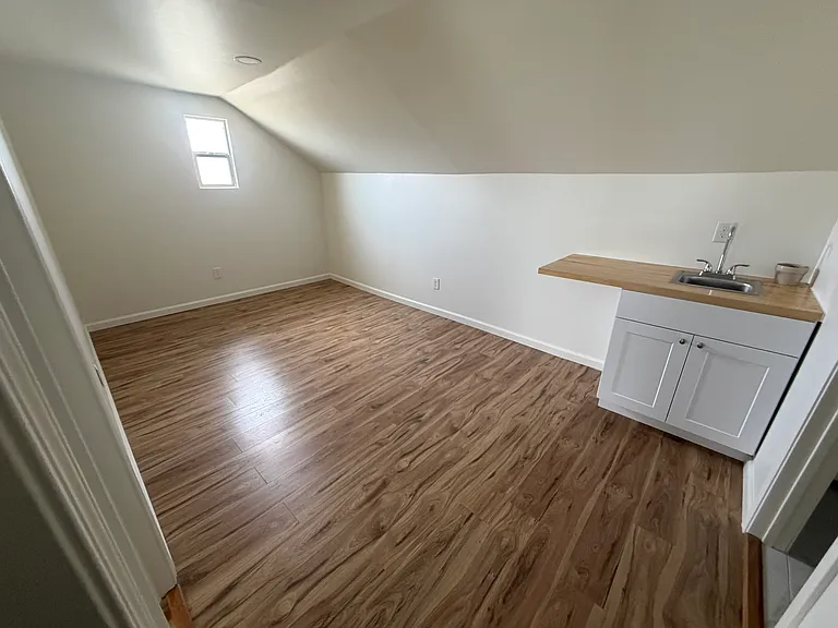 560 4th Ave #A — Photo 1