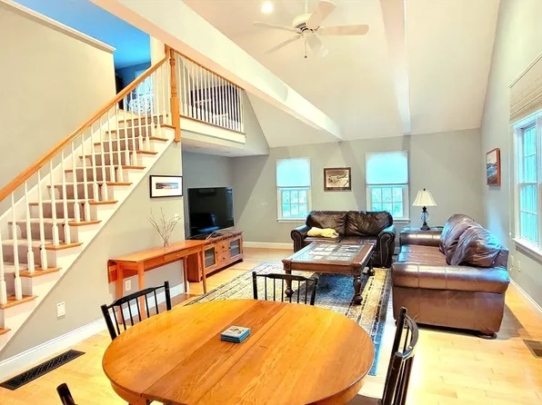 393 Thousand Oaks Dr, Brewster, MA 02631