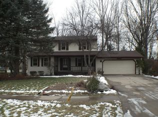 5656 Woodstock Dr, Lansing, MI