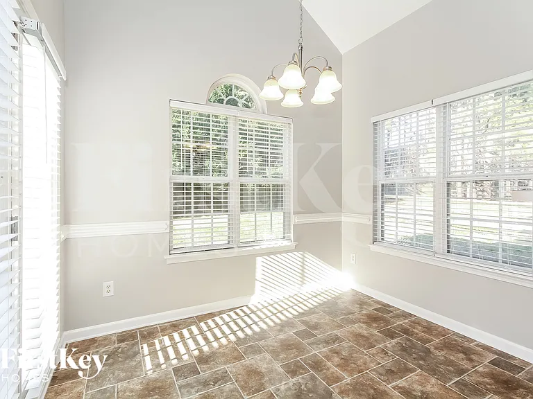 6015 Forest Pond Dr — Photo 6