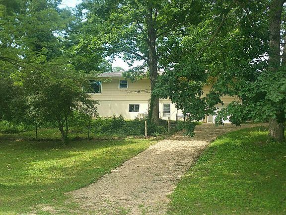 3rd image of 8 Great Oaks Dr
