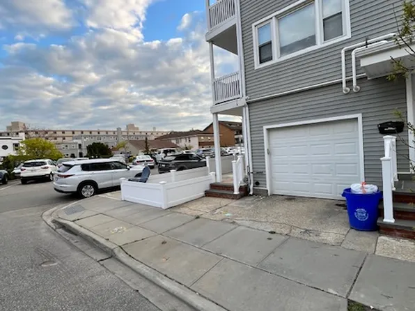 (undisclosed Address), Long Beach, NY 11561