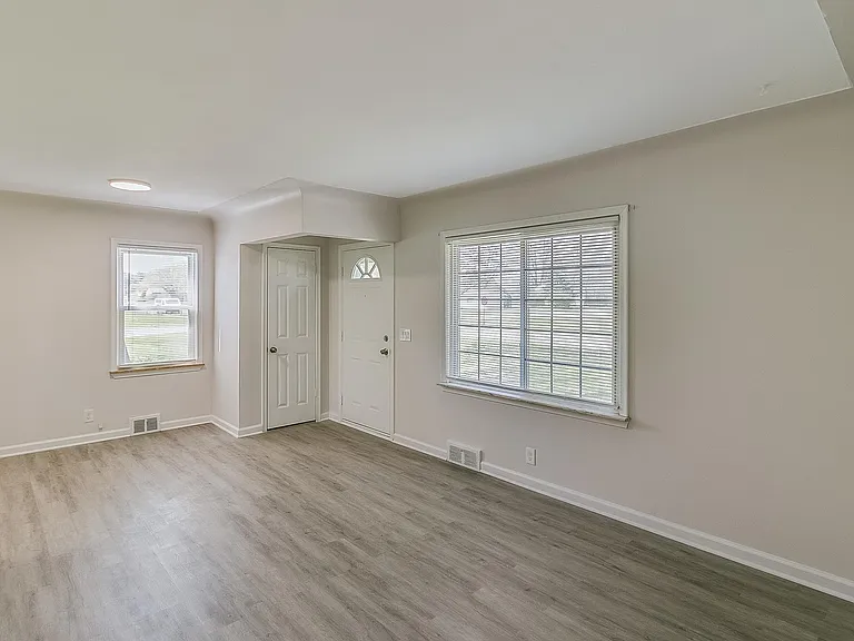 35099 Donnelly St — Photo 10