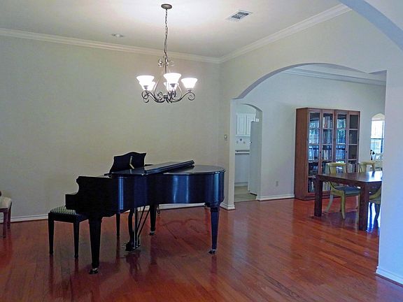 5th image of 217 Enchanted Estates Dr