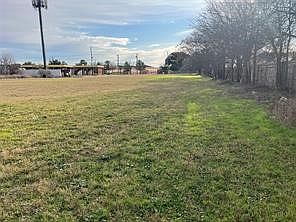 5th image of W Cleburne Rd