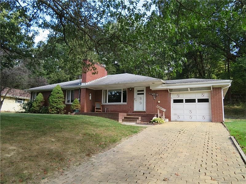 1st image of 136 White Oak Dr