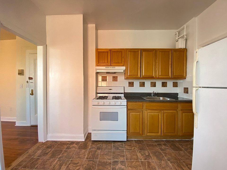 1st image of 31-11 32nd St #18