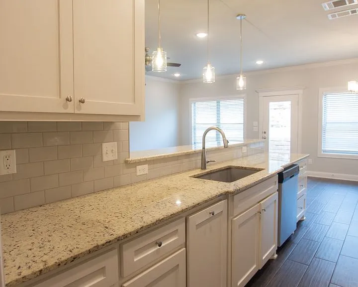 822 Lindsey Ln — Photo 10
