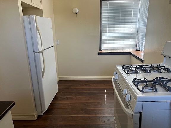 2nd image of 912 Westmont Dr #B
