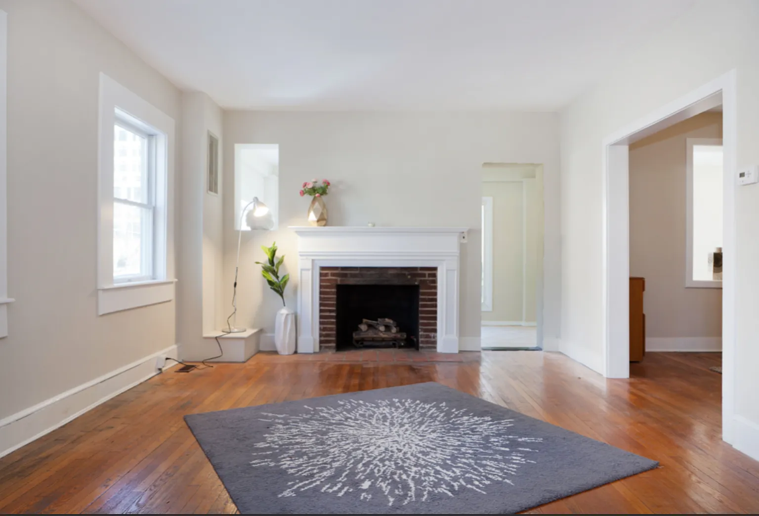 5 bed, 6500 sqft, $1,350 — Photo 1