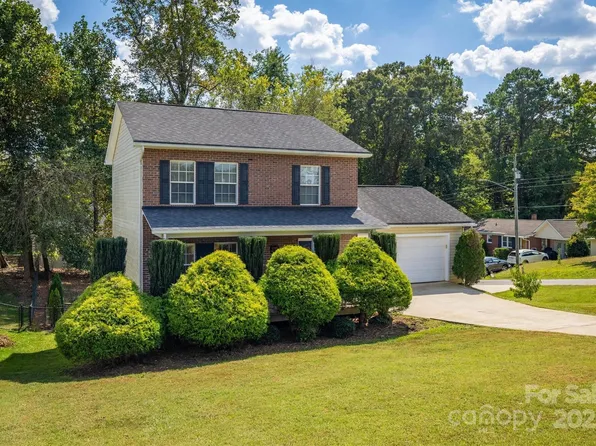 445 30th Ave NW, Hickory, NC 28601