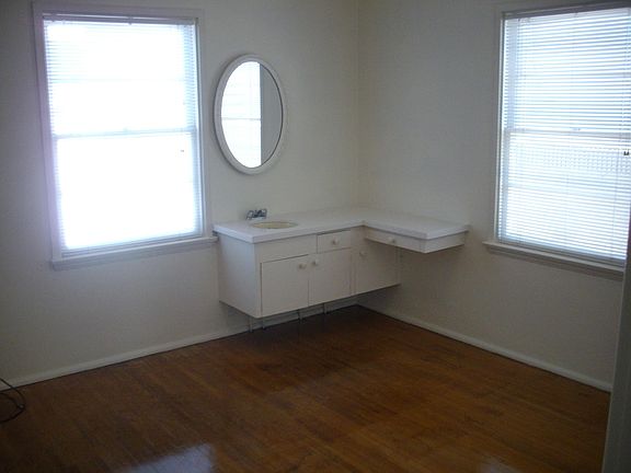 BEDROOM W/ SINK AND CABINETS