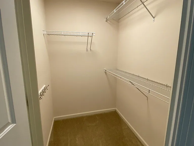 Walking closet - bedroom 2