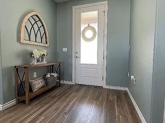 4th image of 1221 Oakwood Cir