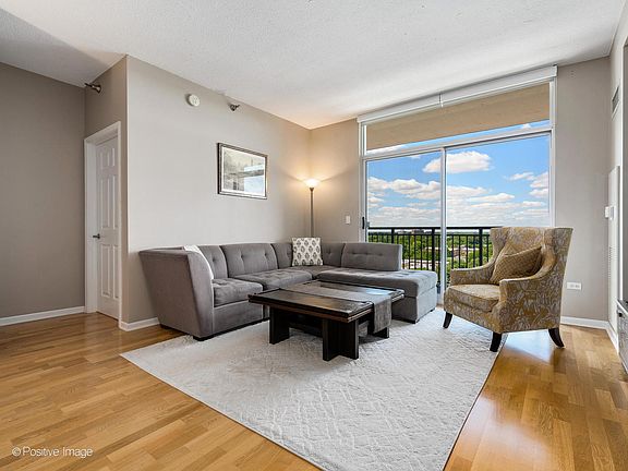 3rd image of 1134 W Granville Ave #1210