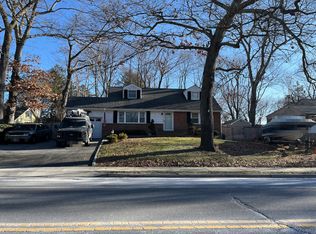 589 Elwood Rd, East Northport, NY