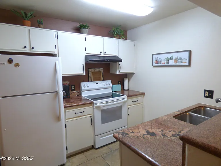 5751 N Kolb Rd #5208 — Photo 8