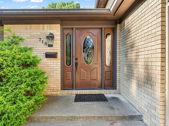 3rd image of 718 Highwood Ave
