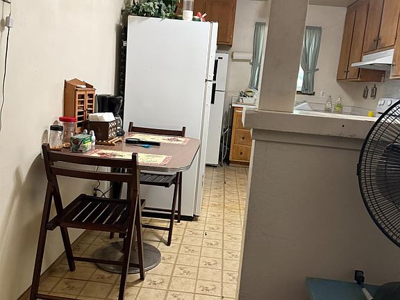 4th image of 1573 Beachwood Drive