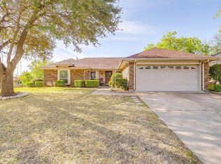 1128 Trinity Dr, Benbrook, TX 76126