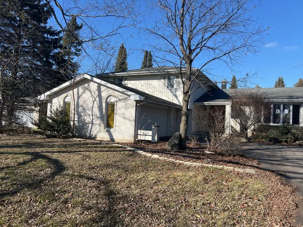 187 Raven Ln, Bloomingdale, IL 60108