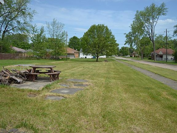 3rd image of 10914 Lawndale Dr