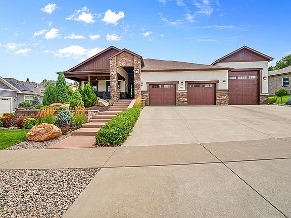 3rd image of 608 Riverside Ct
