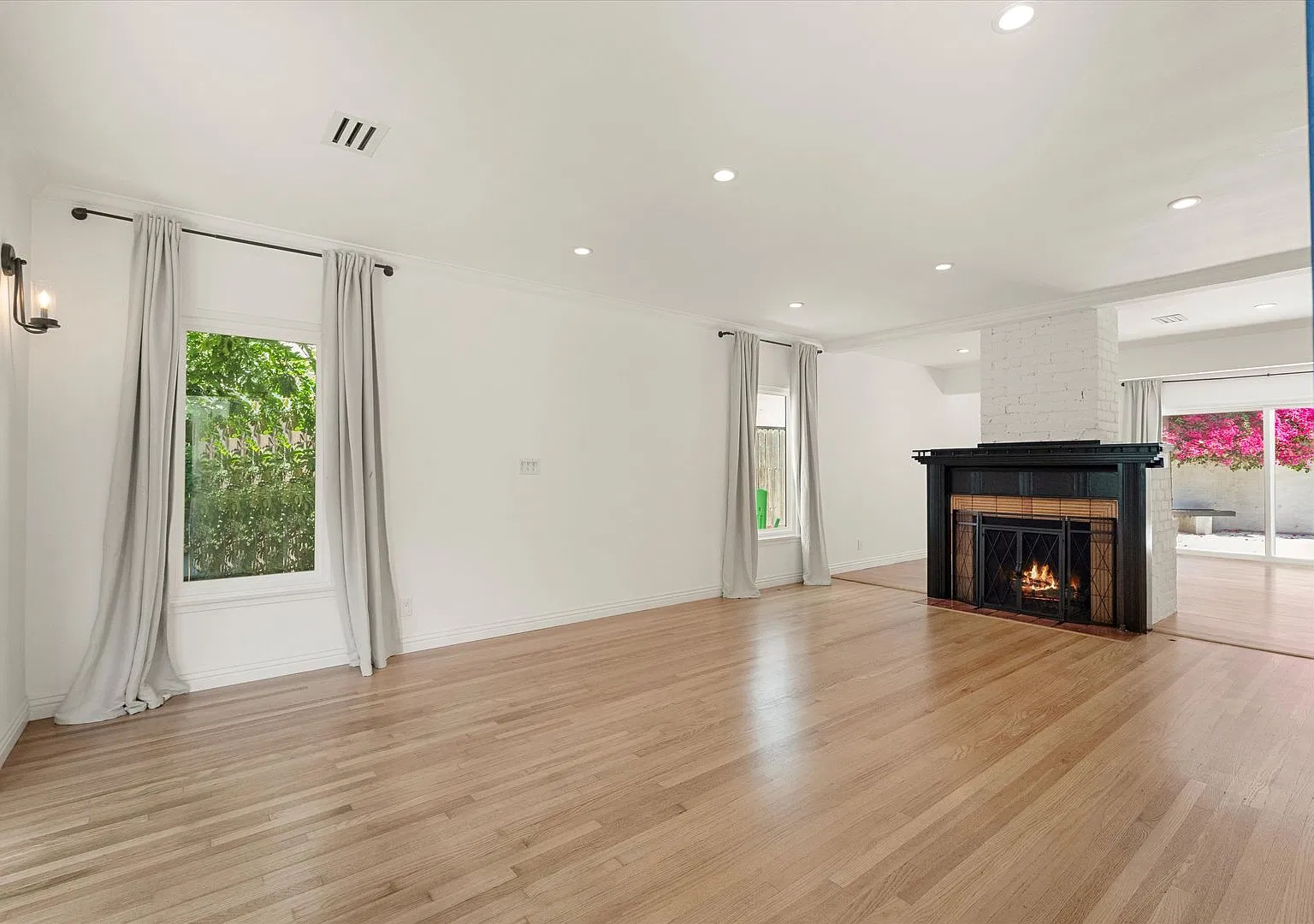 This beautifully updated 4-Bed, 2-Bath Home in Glenoaks Canyon is now available! — Photo 4