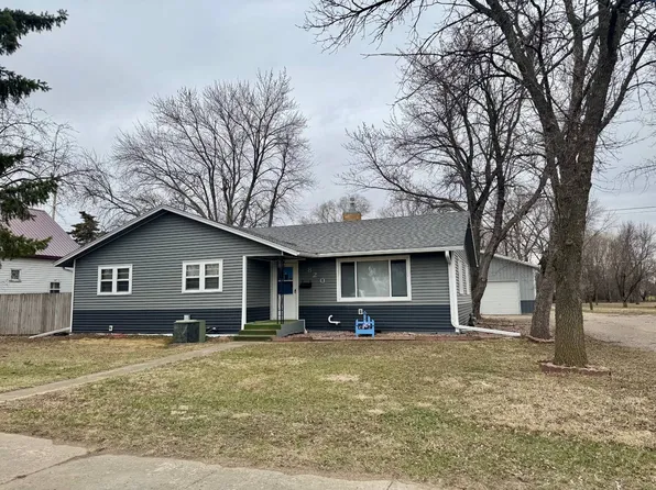820 E 7th Ave, Redfield, SD 57469