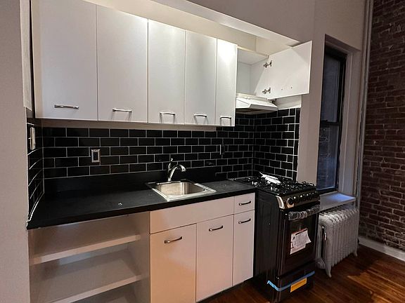 4th image of 239 W 21st St APT 3B