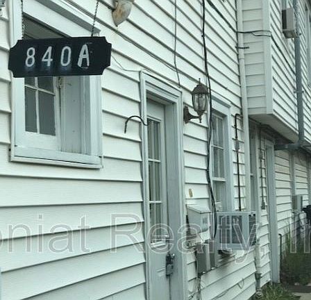 2nd image of 840 Taft Pl #A