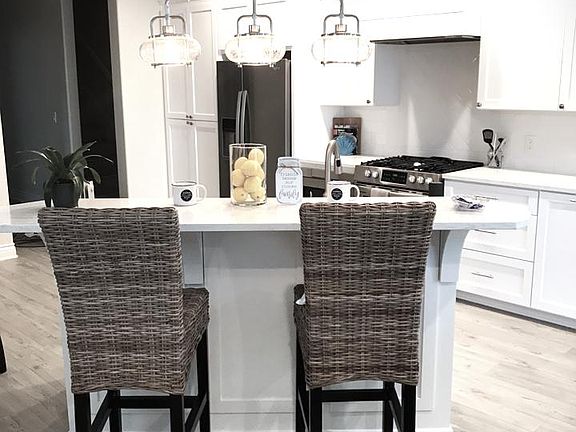Bar/Island