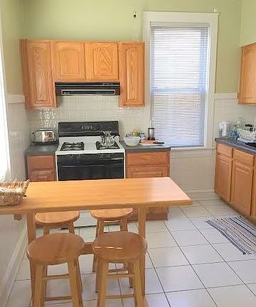4th image of 4418 N Sacramento Ave #1