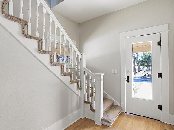 3rd image of 604 W Spring Ave