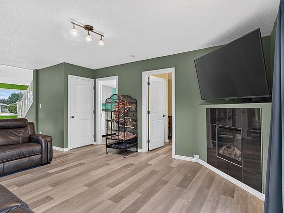 5th image of 4107 35th St NW
