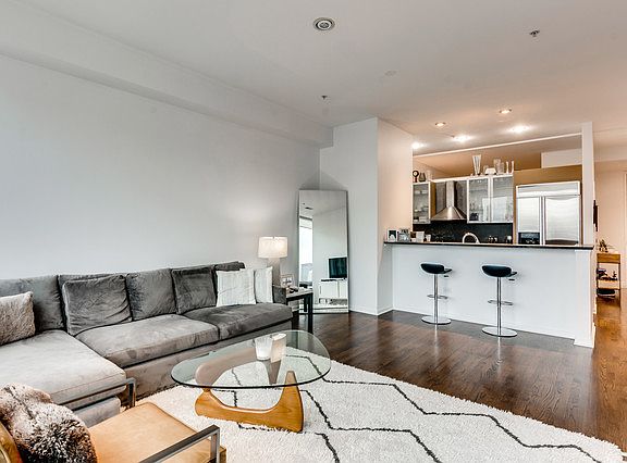 4th image of 500 W Superior St APT 1107
