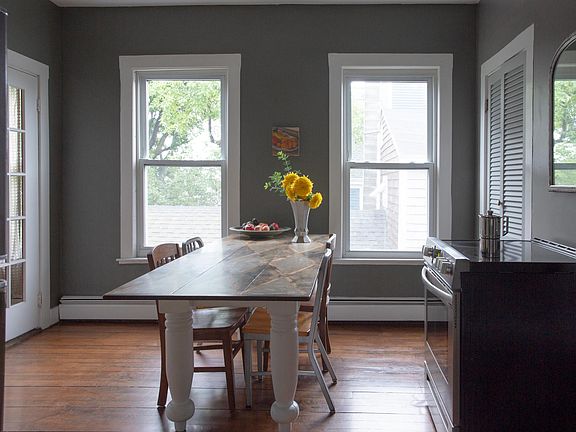 Eat-in kitchen