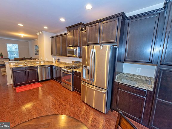 4th image of 209 Woodstream Cir