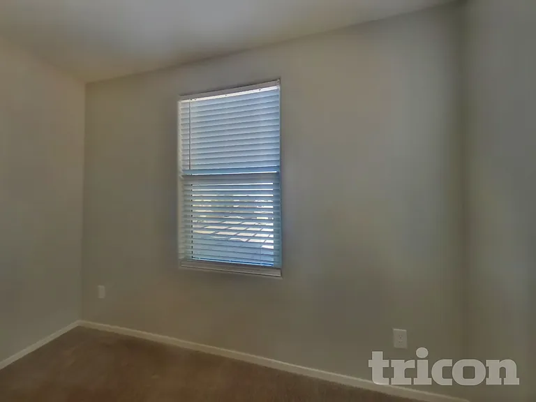 18249 N Clarence Ln — Photo 13