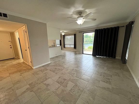 5th image of 1015 Lakeside Dr APT 4